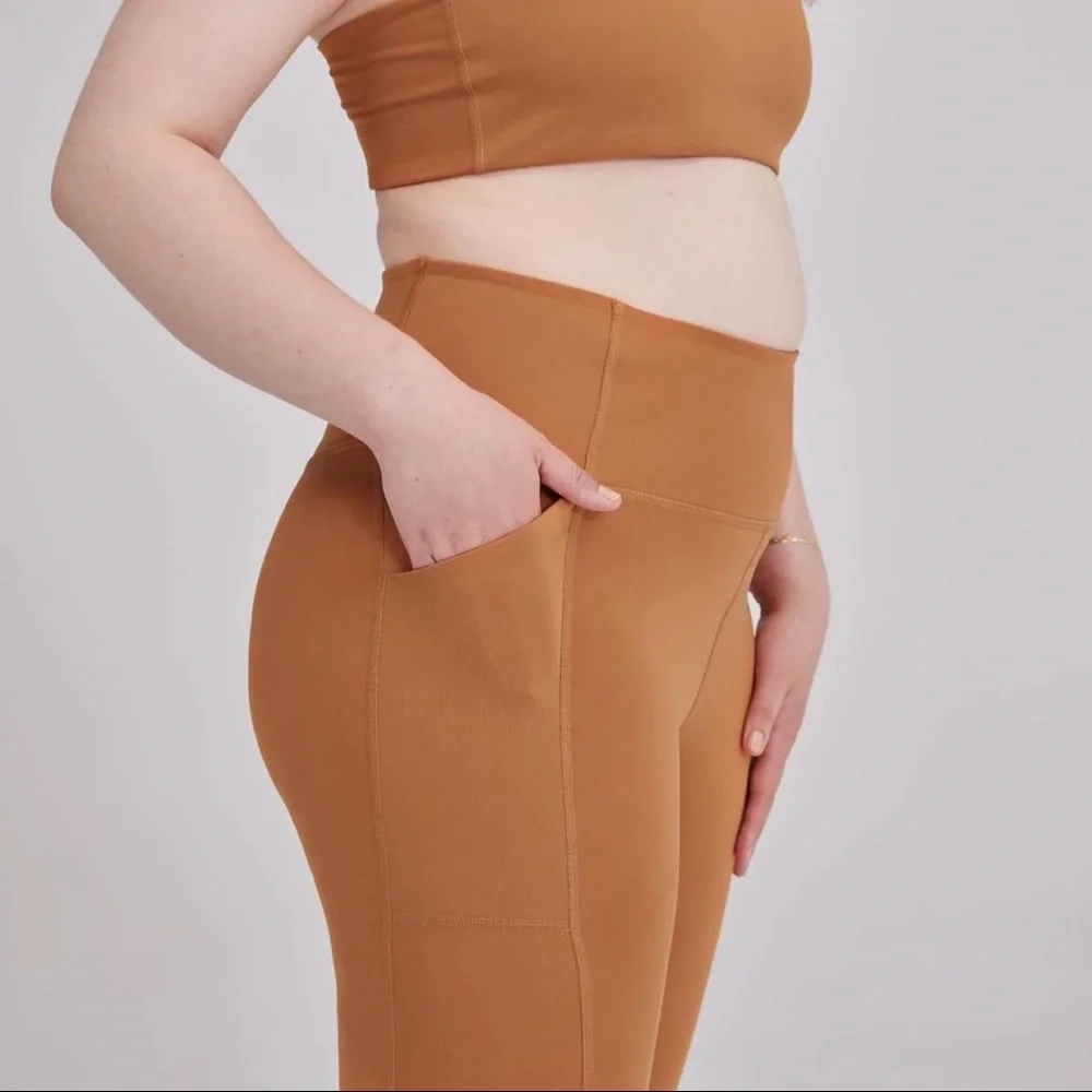 Girlfriend Collective Compressive Pocket Legging in Twig (XS) - Picture 3 of 9